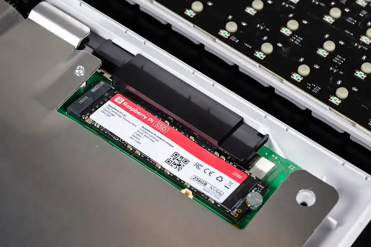 Мини-ПК Raspberry Pi 500+